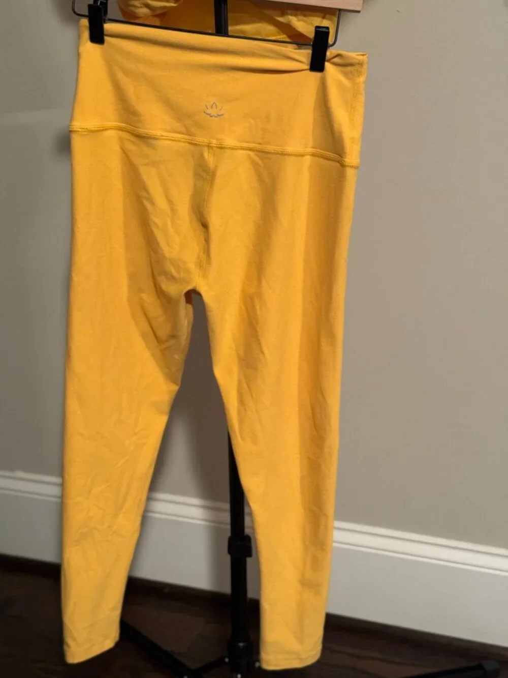 Beyond Yoga 2 Piece Set - Open Back Crop Top & Matching Legging US Size Large - Picture 5 of 11